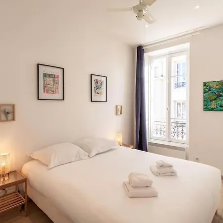 #21 2 Bdr Balconies 10 Mins Walk To Sea 5mins To Tram Apartment *