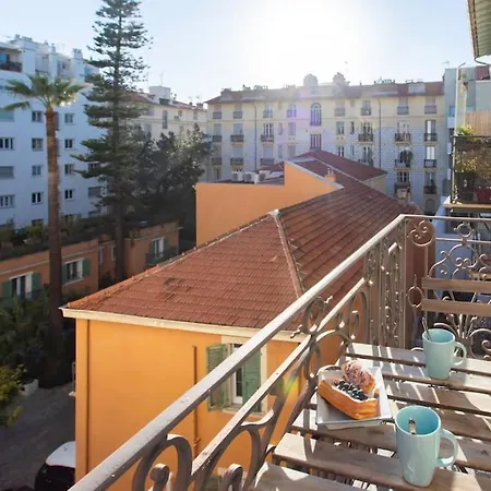 Apartamento #21 2 Bdr Balconies 10 Mins Walk To Sea 5mins To Tram *