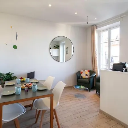 Apartamento #21 2 Bdr Balconies 10 Mins Walk To Sea 5mins To Tram *