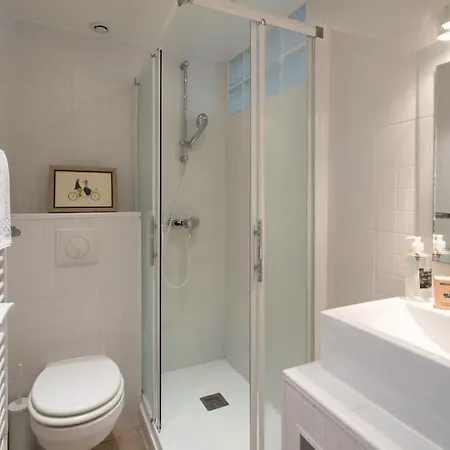 #21 2 Bdr Balconies 10 Mins Walk To Sea 5mins To Tram Niza