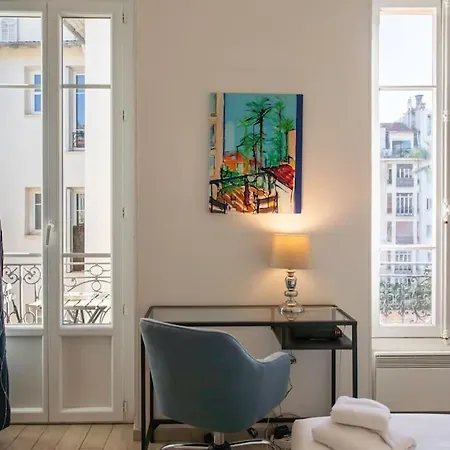 #21 2 Bdr Balconies 10 Mins Walk To Sea 5mins To Tram * Niza