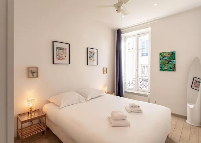 #21 2 Bdr Balconies 10 Mins Walk To Sea 5mins To Tram 아파트 *