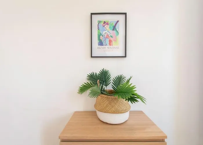 #21 2 Bdr Balconies 10 Mins Walk To Sea 5mins To Tram * 니스