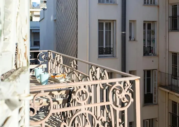 #21 2 Bdr Balconies 10 Mins Walk To Sea 5mins To Tram 아파트 *